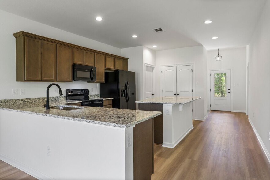 Building Photo - 13615 Ball Park Rd