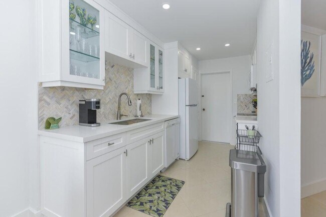 Building Photo - 2860 S Ocean Blvd