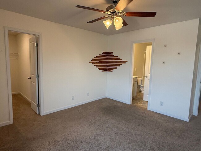Building Photo - Beautiful 4 bedroom 2.5 bath home located in the Cliffs subdivision!