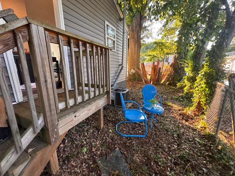 Building Photo - 5 Vine St