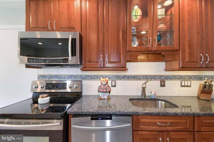 Building Photo - 3229 Manitoba Dr