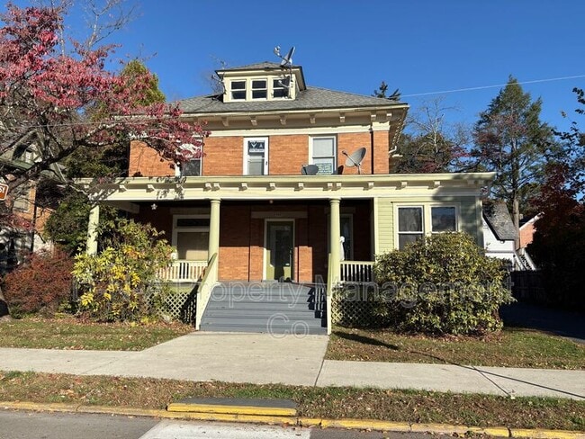 Primary Photo - 552 Scott St