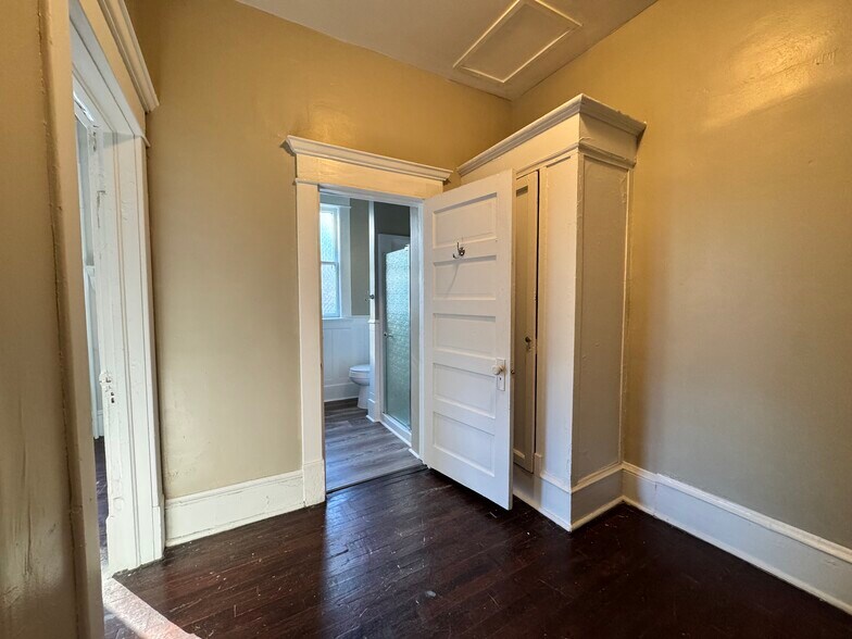 Bathroom - 606 Woods Ave SW