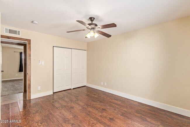 Building Photo - 319 E Riviera Dr