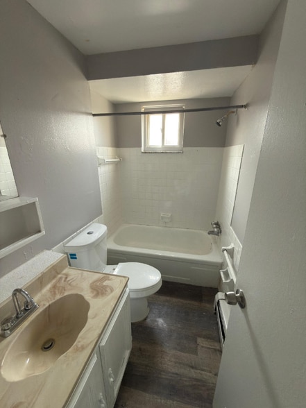 Building Photo - 14835 Euclid Ave