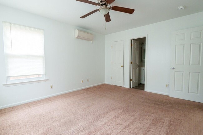 Building Photo - 829 Shore Dr