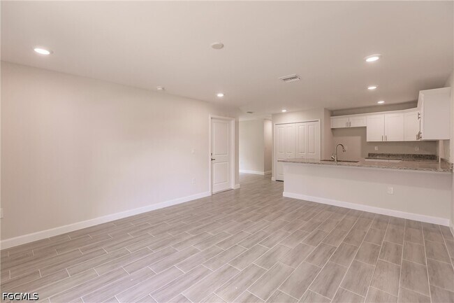 Building Photo - 4780 15th St SW