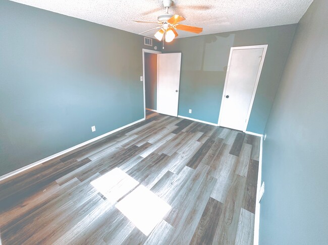 Building Photo - Willowrun B