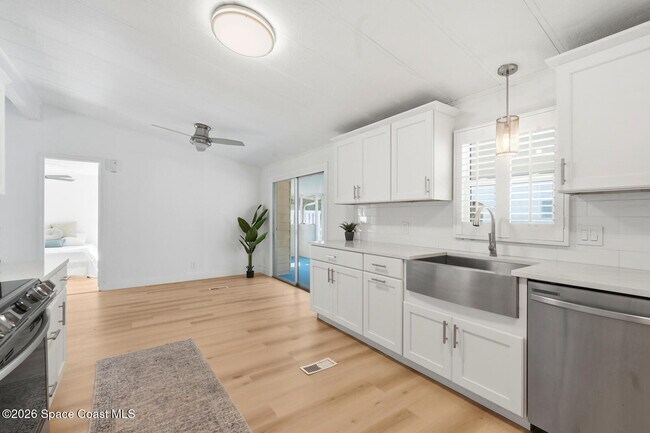 Building Photo - 264 Seabreeze Dr