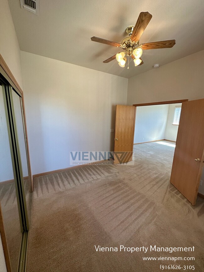 Building Photo - Gorgeous Lincoln Home in Great Neighborhood!