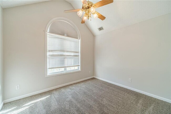 Building Photo - 231 Windermere Dr