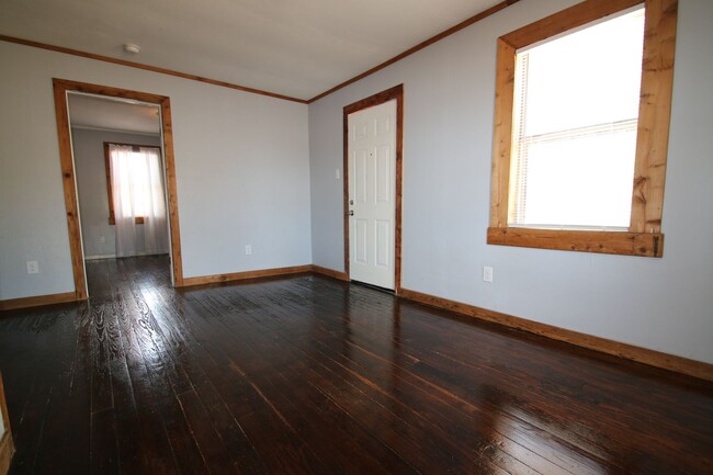 Building Photo - Charming 2 Bedroom 2 Bath House w/ Bonus R...