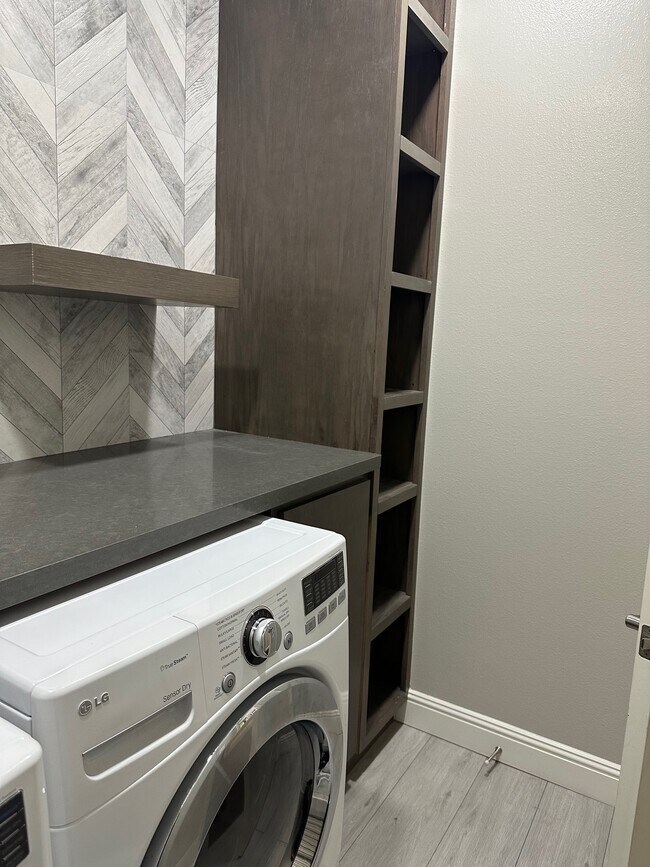 Building Photo - 3321 View Ridge Drive