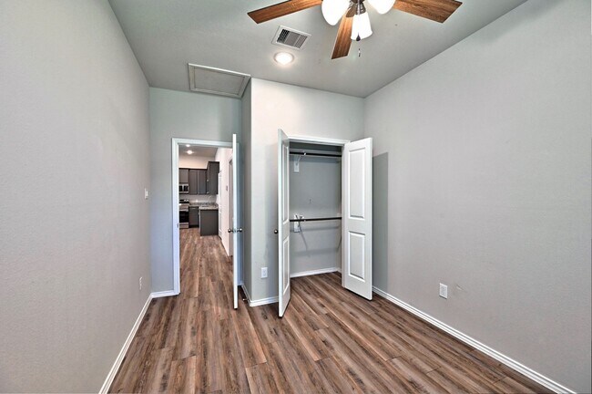 Building Photo - 11550 Persimmon St