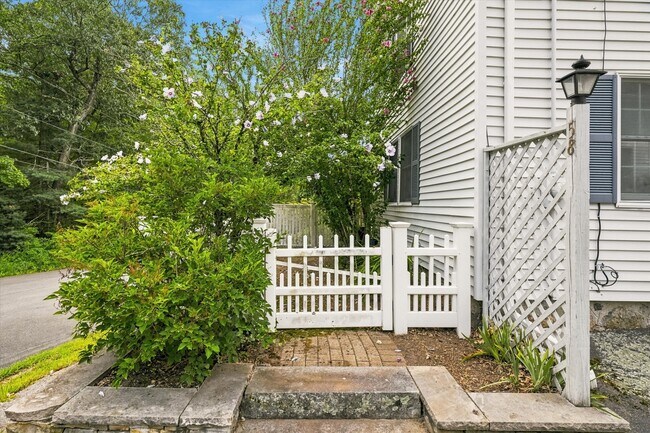 Building Photo - 58 Morton St