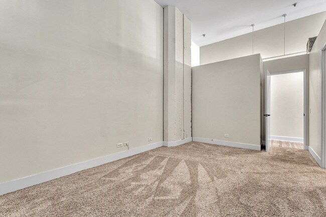 Building Photo - $1,550.00, 1 bed1 bath Updated Condo located in the heart of Denver