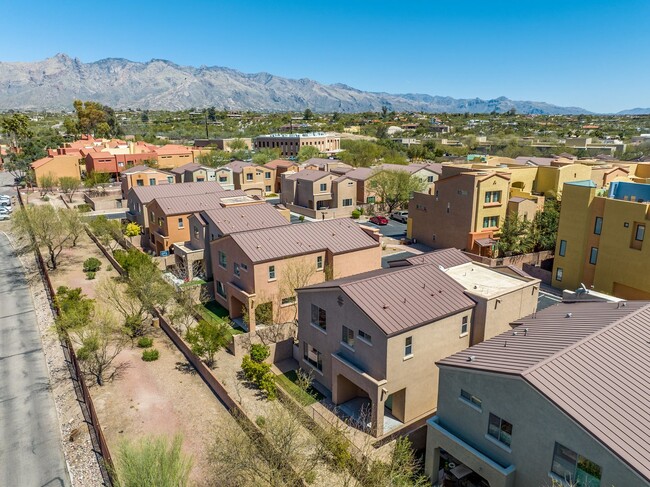 Building Photo - Golden Ridge at RiverWalk