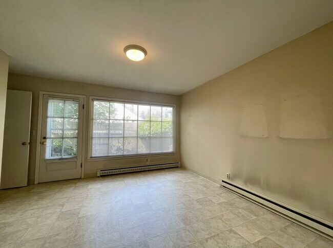 Building Photo - Stunning Two-bedroom In SW Portland~ Great...