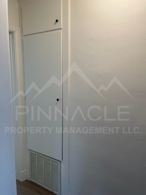 Building Photo - 31 Chicago Ave