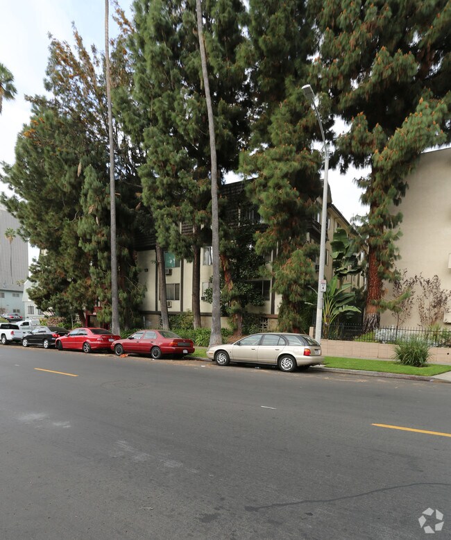 435 S Kenmore Ave 435 S Kenmore Ave Los Angeles CA 90020 Apartment