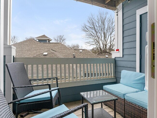 Building Photo - Charming Dilworth Condo in Olmsted Park – Walkable, Updated, Furnished Option Available. Pool Views!
