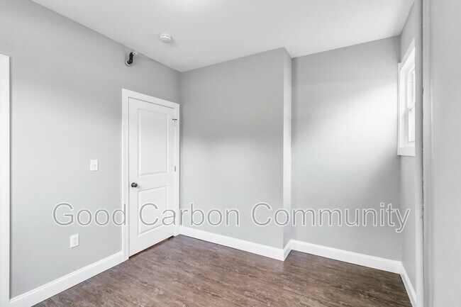 Building Photo - 618 Elmwood Ave