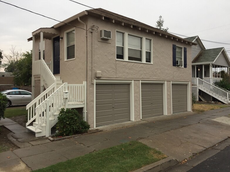 Building Photo - 710 9th St