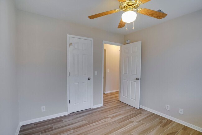 Building Photo - 1013 Lantana Ln