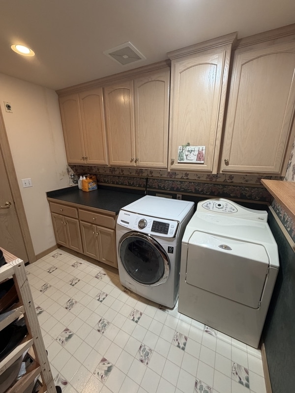 Building Photo - 700 Sunrise Dr