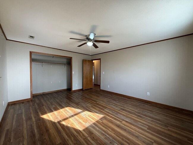 Building Photo - 5 Bedroom, 2 Bathroom Home in Greene County, TN