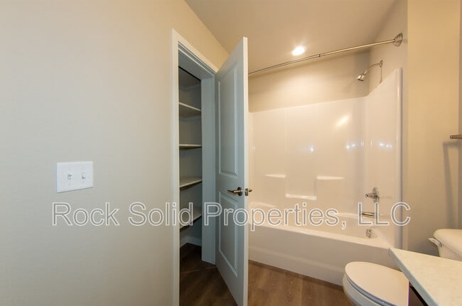 Building Photo - 1900 Good Hearted Pl