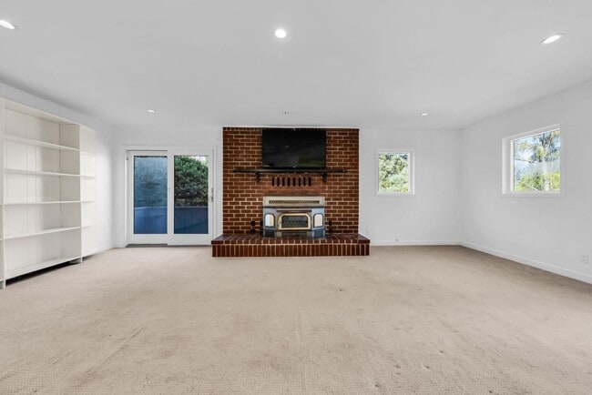 Building Photo - 280 Angelita Ave