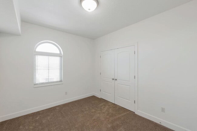 Building Photo - Beautiful 3 Bedroom 2 Bath Condo in Torino Village in North Orem