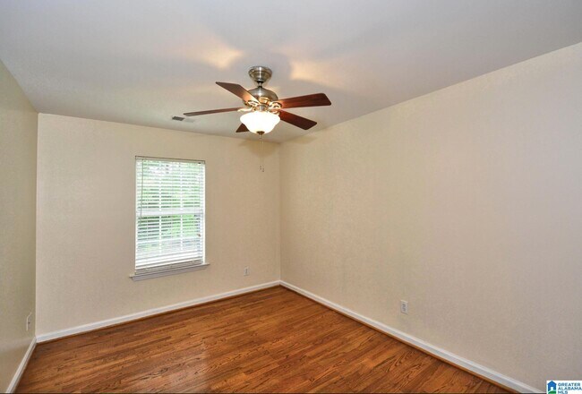 Building Photo - 133 Shine Dr