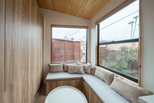 Building Photo - 3330 Nile St