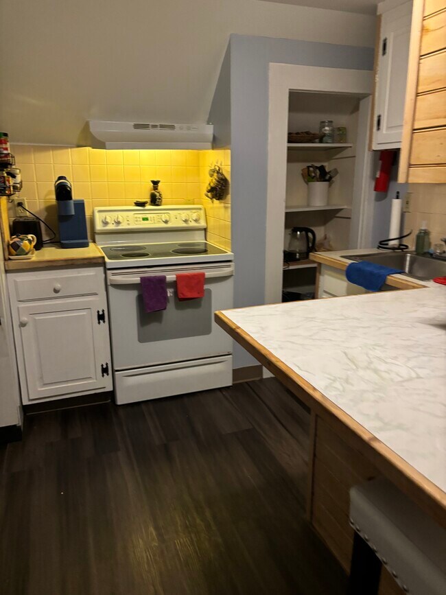 Building Photo - 285 Main St