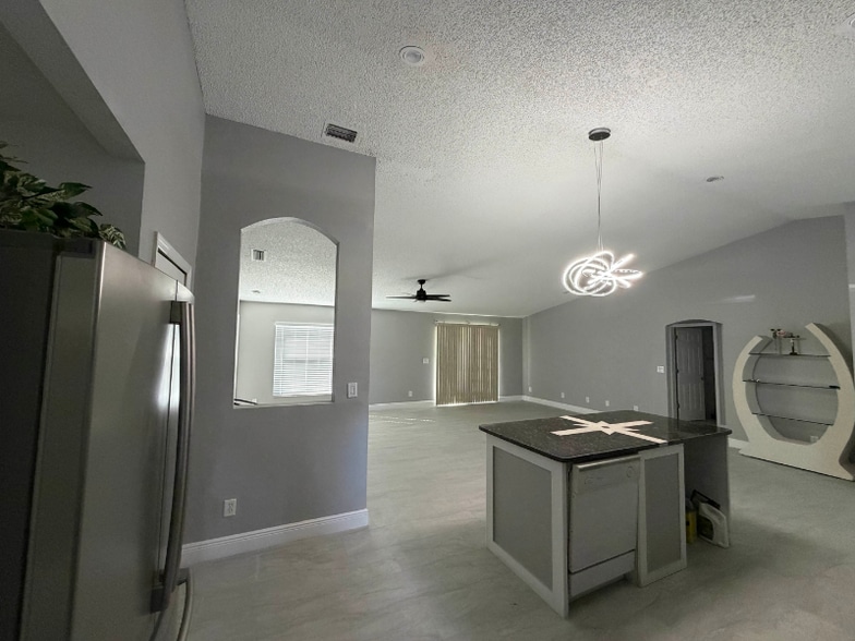 Building Photo - 1743 Laramie Cir