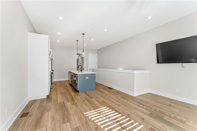 Building Photo - 1272 Longreen Ter NW