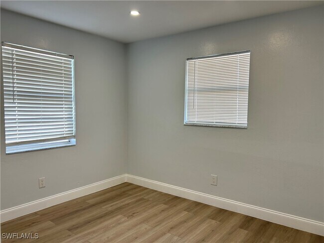 Building Photo - 1428 SE 20th Ave