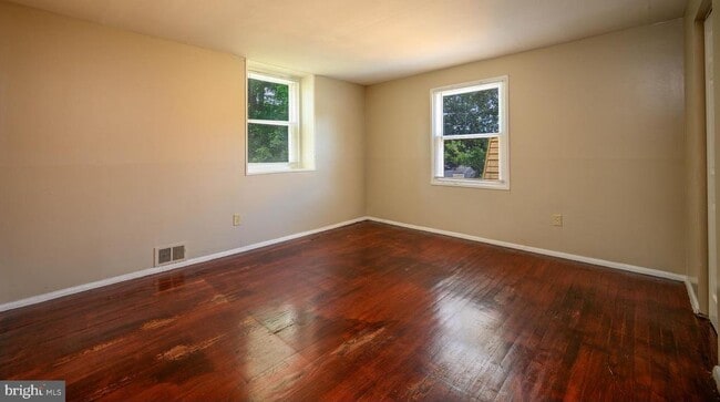 Building Photo - 7737 Greymont St