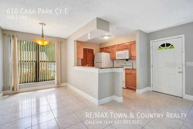 Building Photo - Casa Park Townhome For Rent in Tuscawilla!