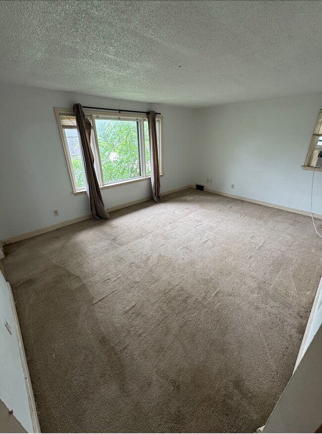 Building Photo - 408 3rd Ave NE