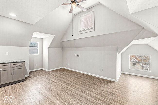 Building Photo - 2345 N Kenwood Ave