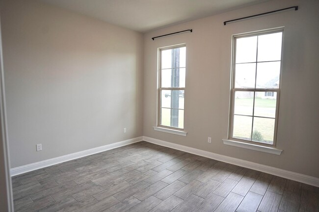 Building Photo - 227 Barclay Blvd