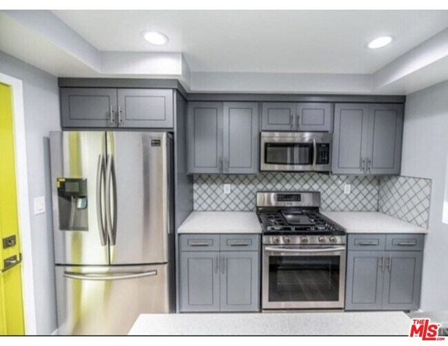 Building Photo - 1118 Heliotrope Dr