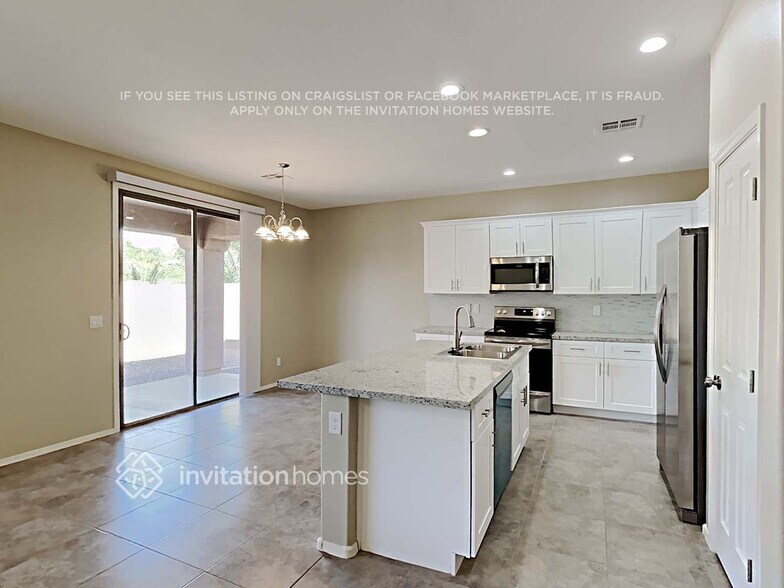 Building Photo - 14524 W Poinsettia Dr