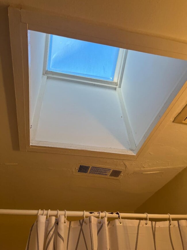 Building Photo - 1937 Payne St