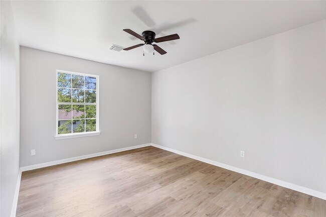 Building Photo - 10445 Wicklowe St