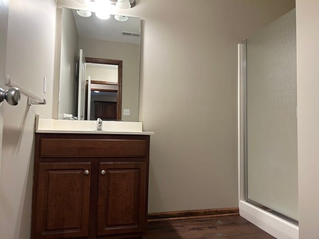 Building Photo - 2 Bed Single Level Duplex in Grain Valley