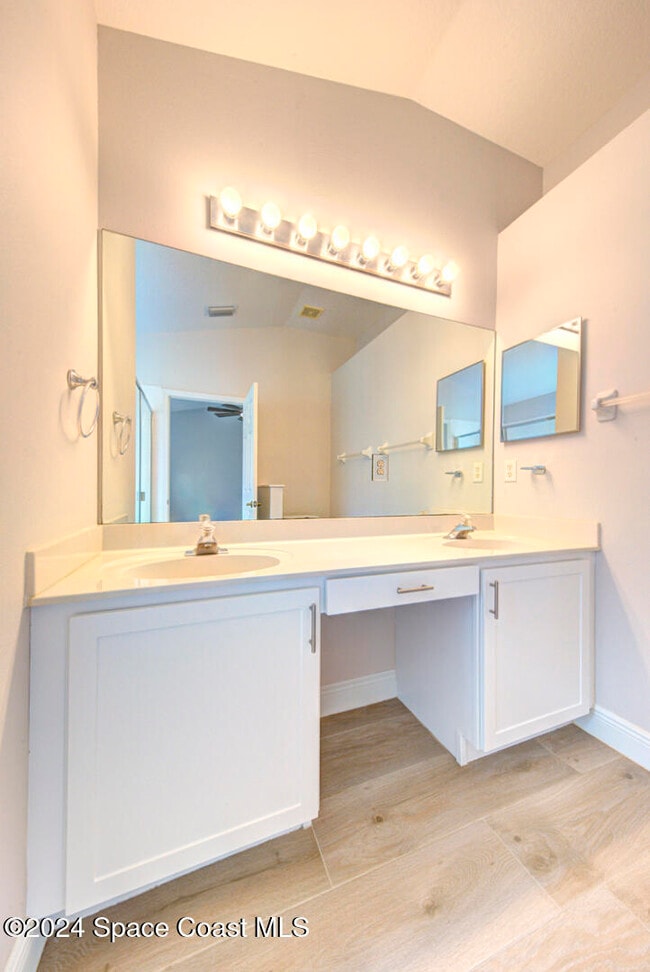 Building Photo - 1085 Sedgewood Cir
